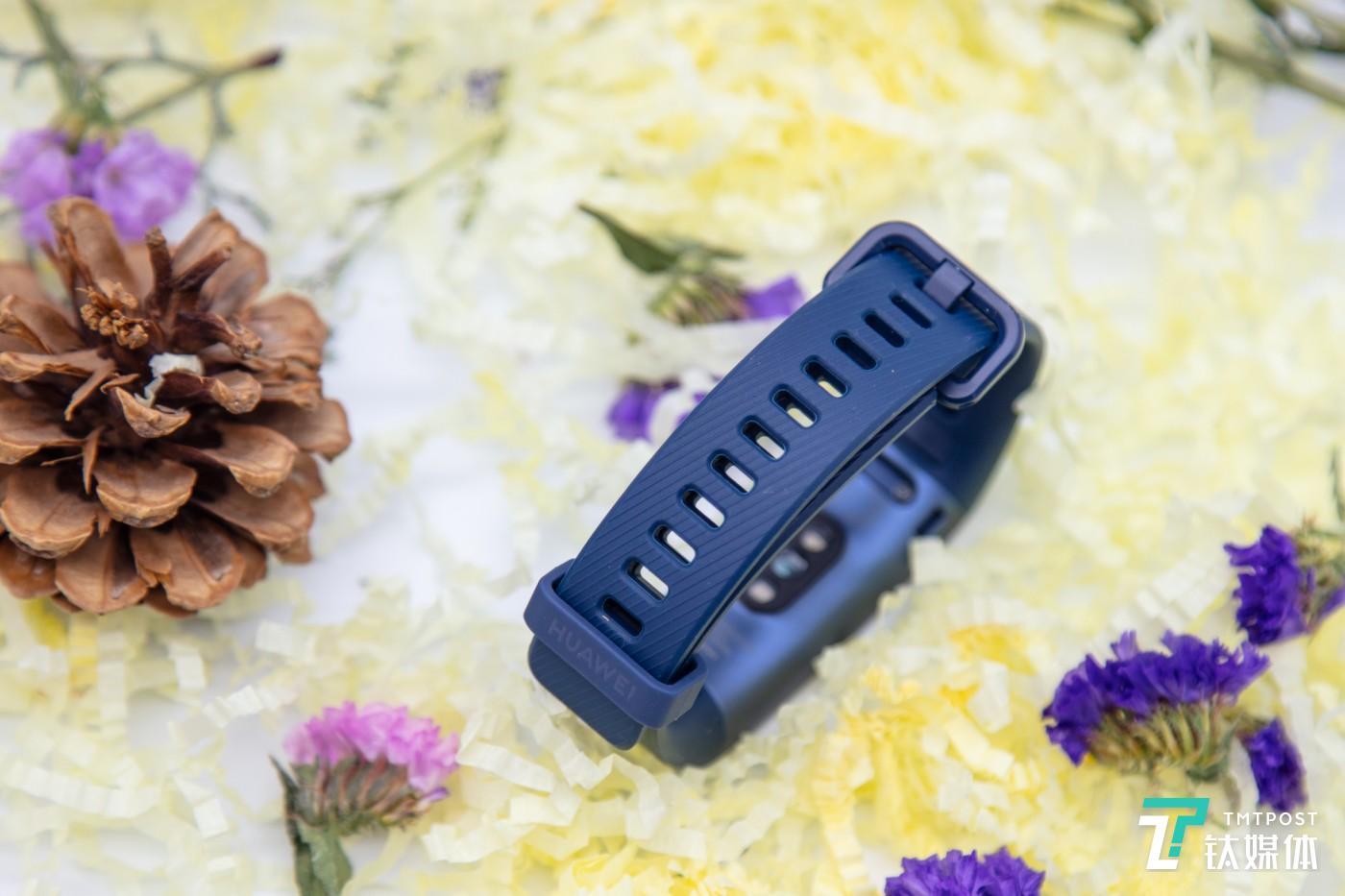Silicone strap