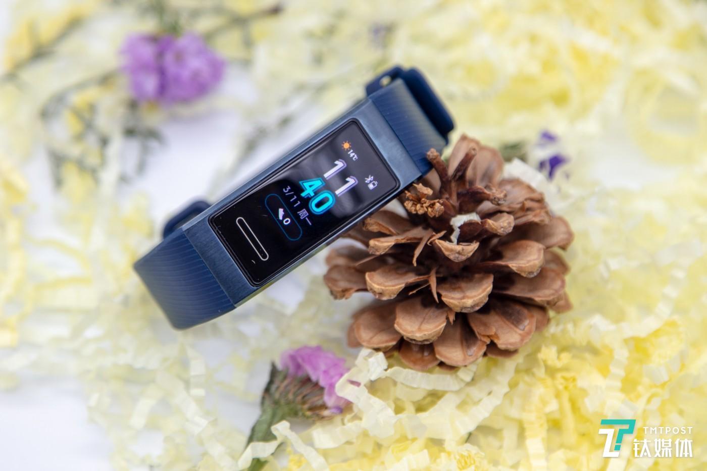 0.95 inch AMOLED color screen